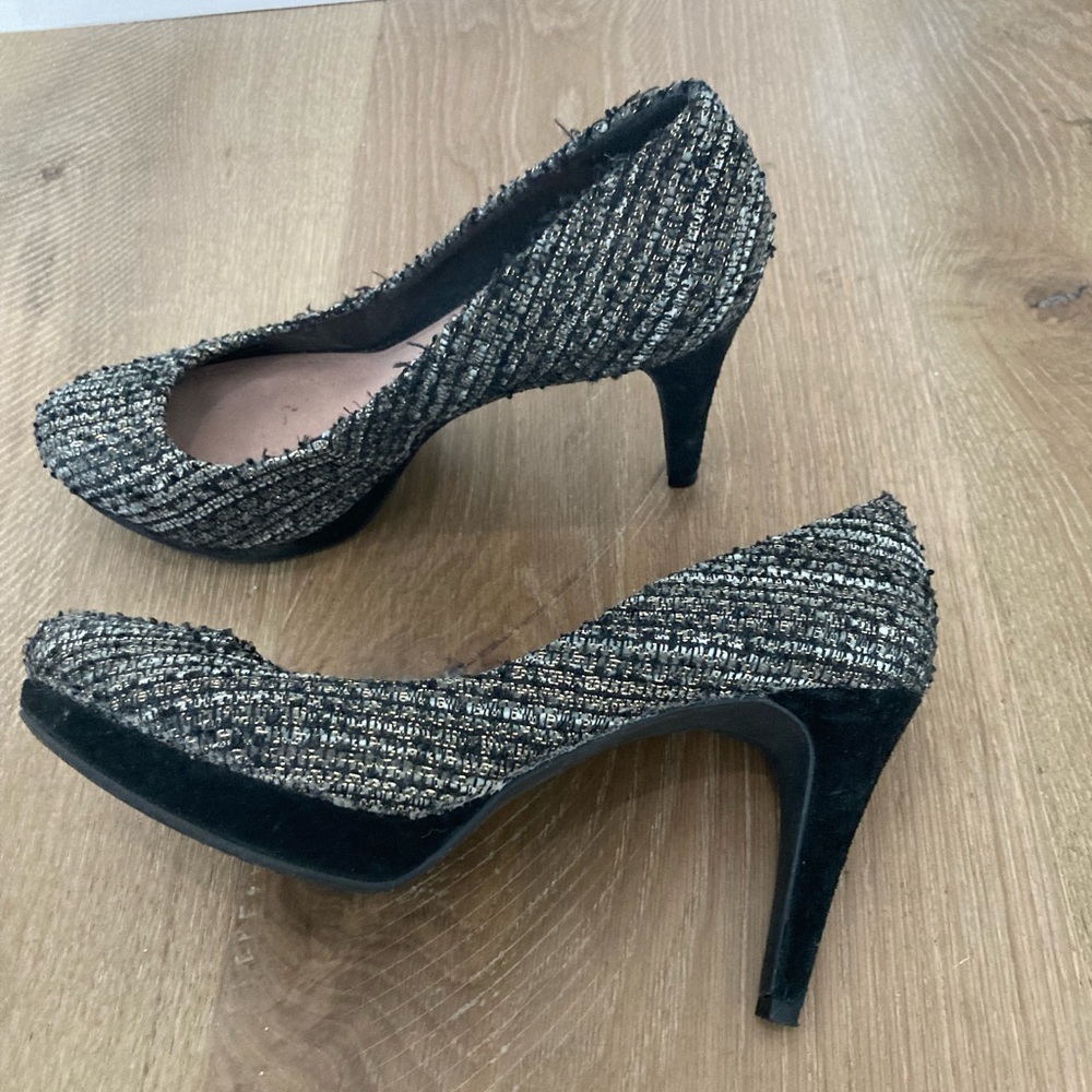 Slight platform heel. Vince Camuto. Size 9